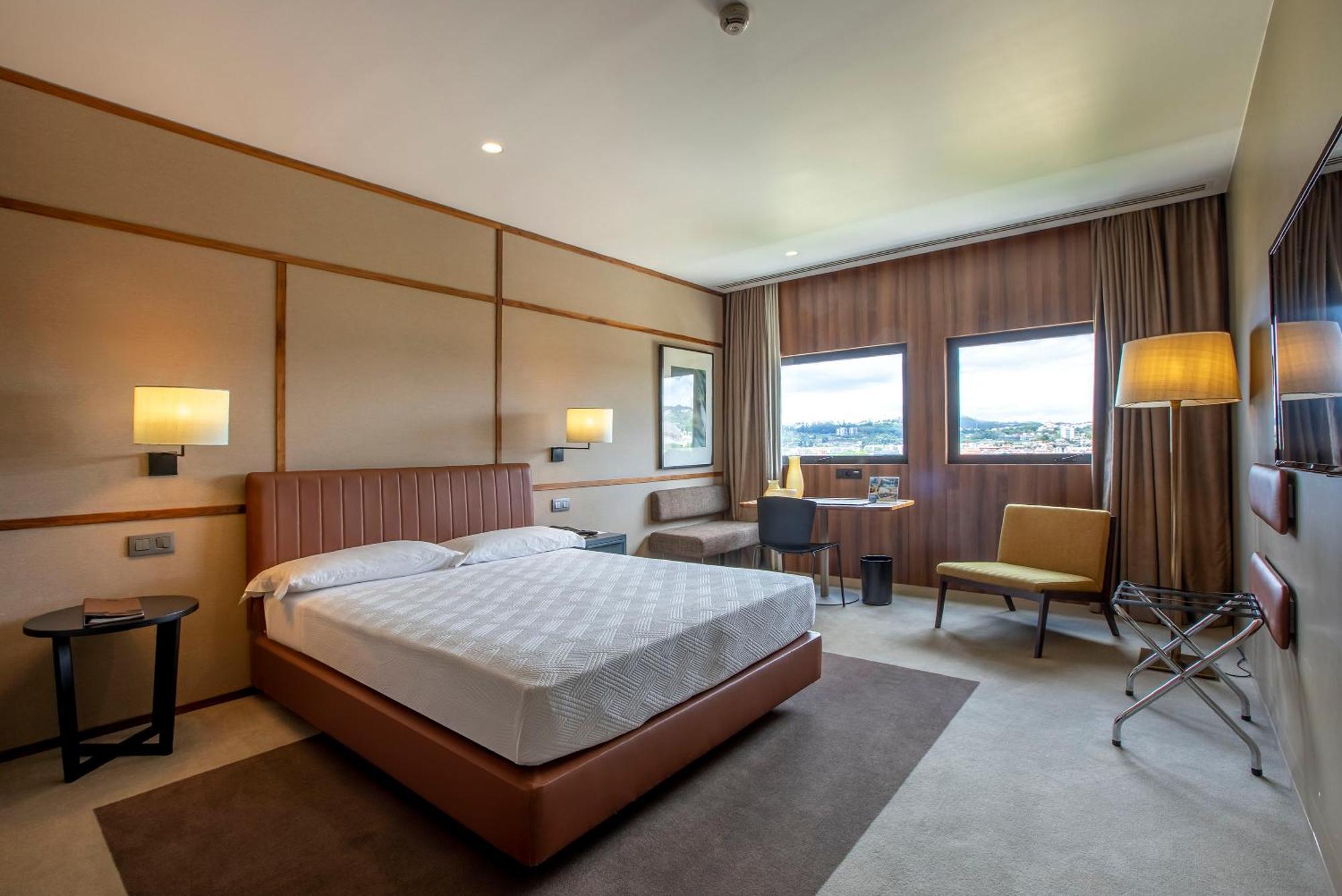 Hotel De Guimaraes Business & Spa Exterior photo