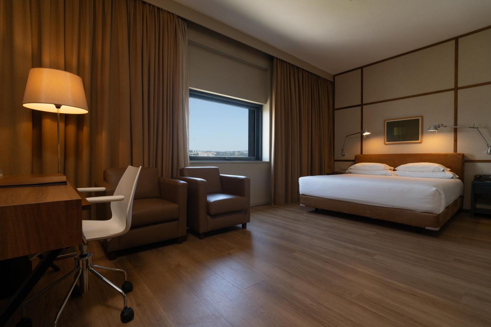 Hotel De Guimaraes Business & Spa Exterior photo